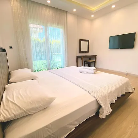 Willa Terasus, 4 Bedroom, Large Garden And Private Swimming Pool Fethiye